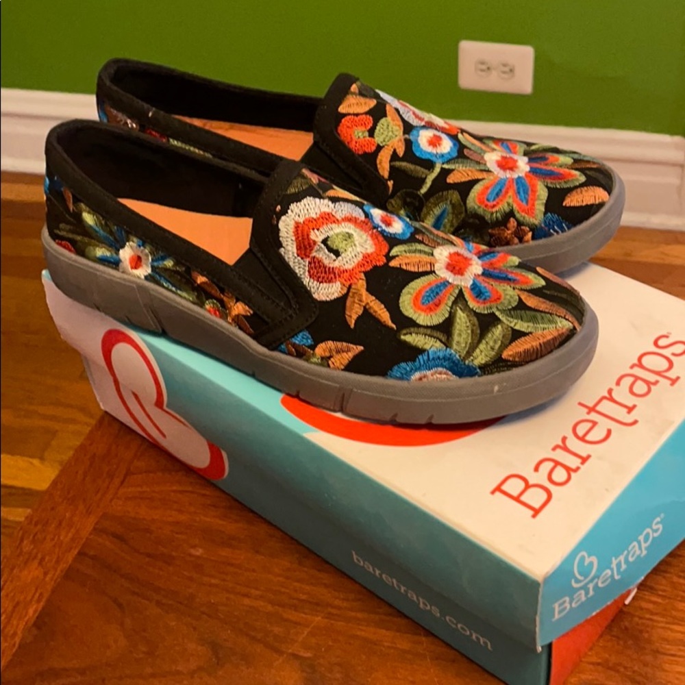 New Baretraps Loafers